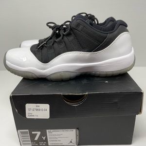 Nike Air Jordan 11 GS Size 7 Retro Low Tuxedo 2013 528896-110